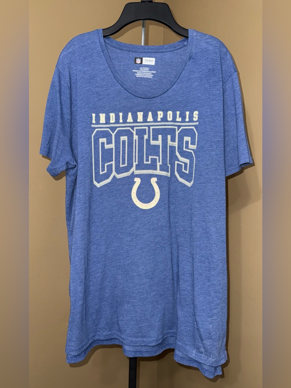 INDIANAPOLIS  COLTS Women’s t-shirt. Size XL.